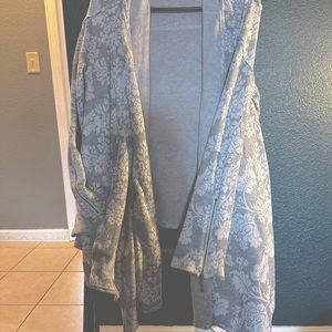 Stylish cardigan with floral print design